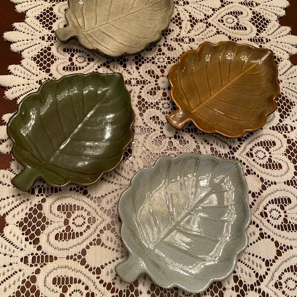 Set of 4 Leaf Desert Plates - Picture 2 of 5